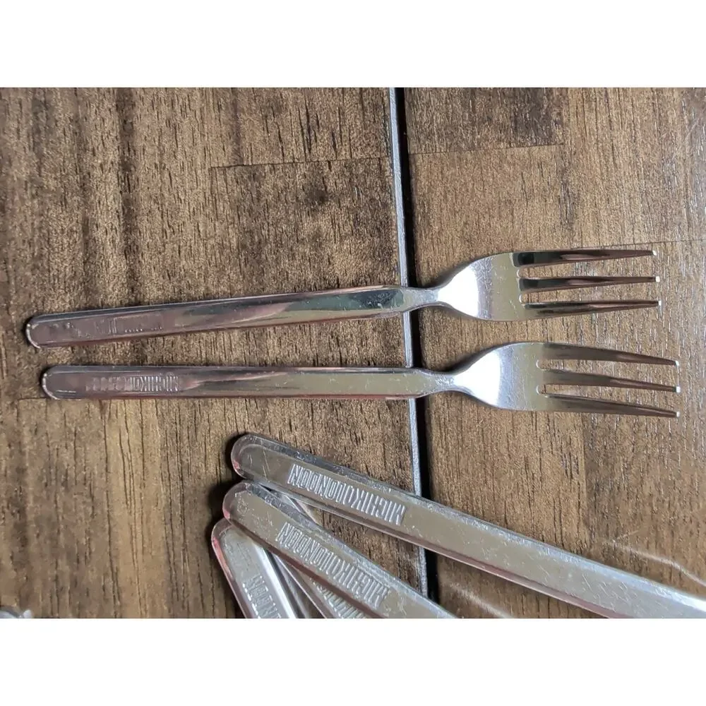 Michiko Koshimo London Martian 18-10 Stainless Flatware Set (4) + 2 Oyster Forks